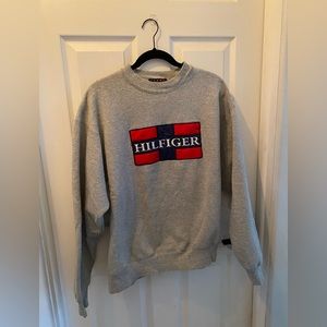 Vintage Tommy Hilfiger crew neck sweatshirt, size XL.